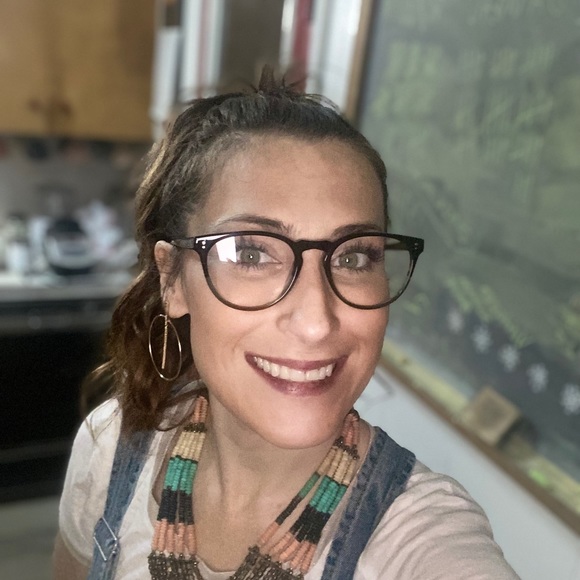 Meet your Posher, Kayla - Picture 7 of 12